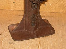 Antique No.18 Cast Iron Ratcheting Screw Jack House Lifting, Tractor, Early Car-2.jpg