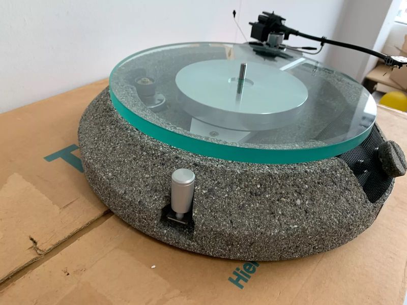 Plik:Thorens Concrete -02.jpg
