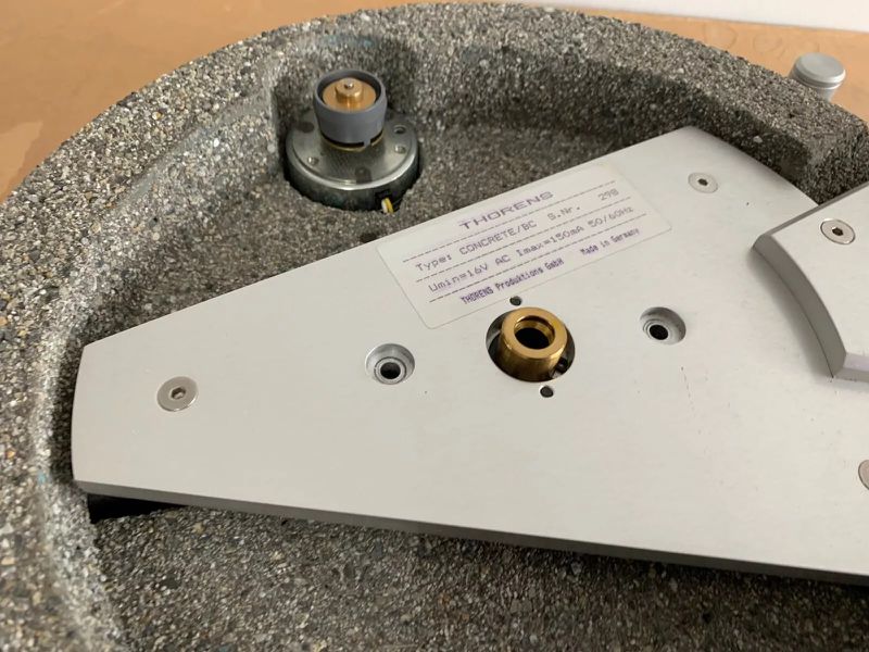 Plik:Thorens Concrete -05.jpg