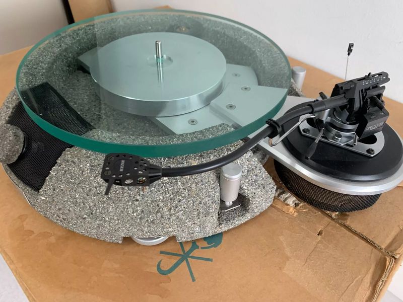 Plik:Thorens Concrete -01.jpg
